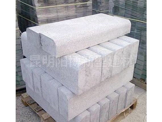 路沿石施工中如何保證平整度？昆明陽博水泥分享